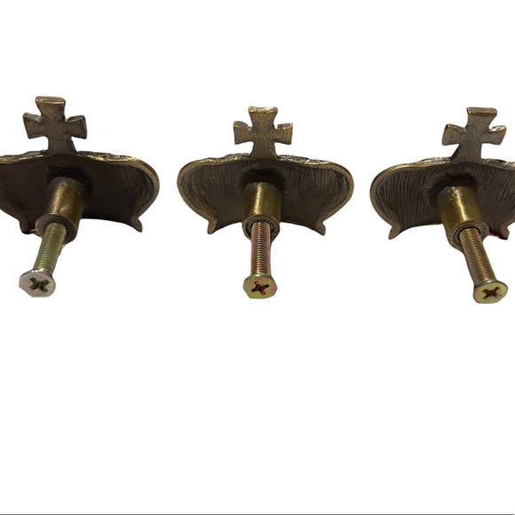 Crown Drawer Pulls/Knobs - Picture 2 of 2